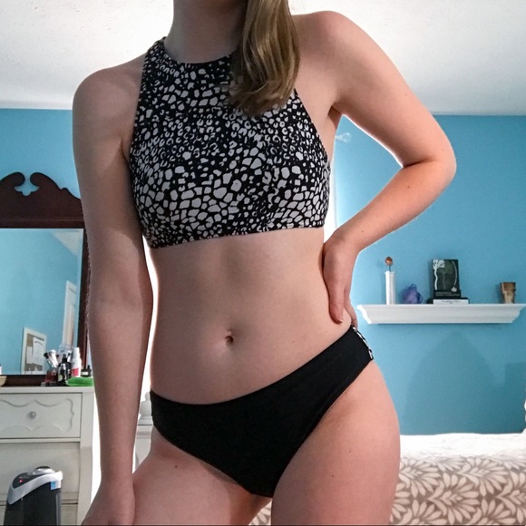 Racer back hi-cut bikini - Picture 3 of 7